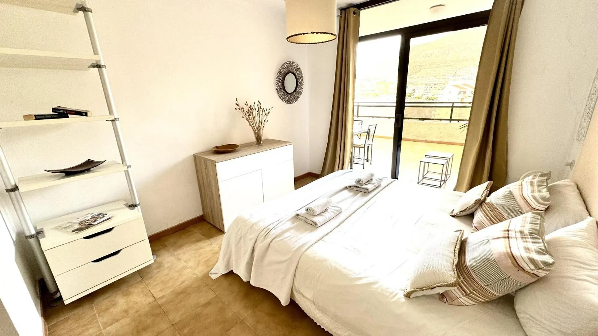 Urban Oasis In Los Cristianos By Deihu Experiences Apartmán